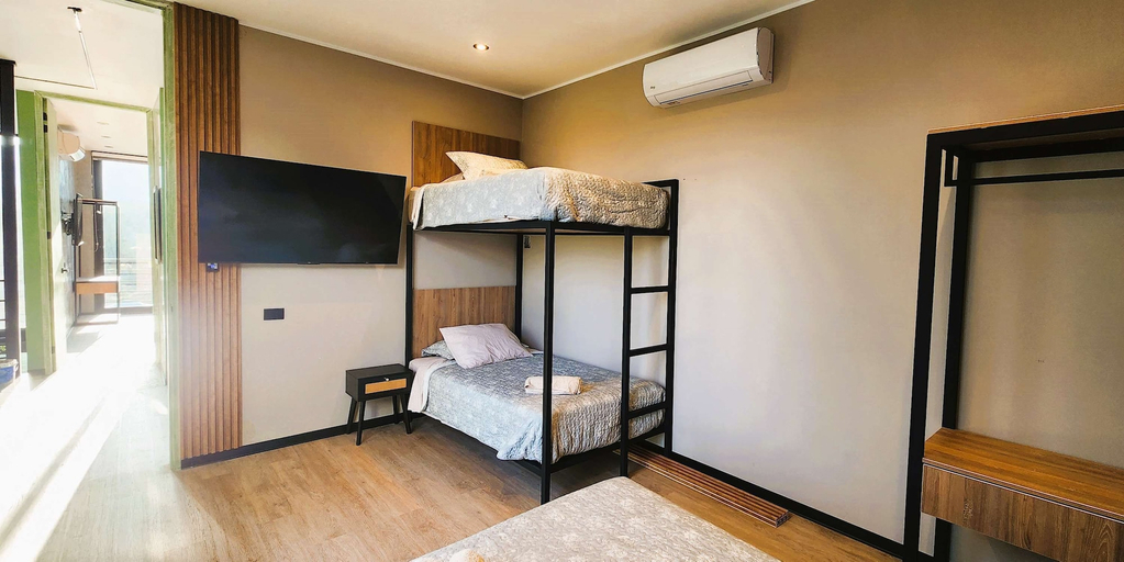 Room 2, w Private 4BR Getaway With Pool Cinema, Ica