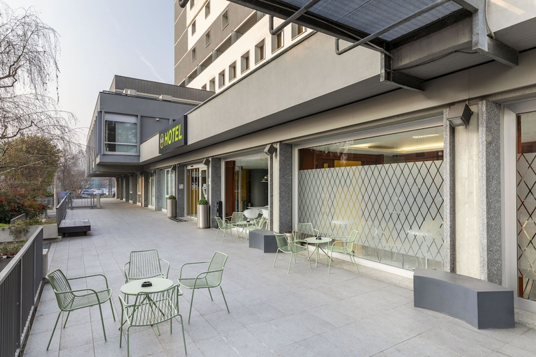 Exterior & Views