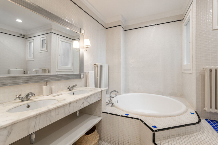 Bathroom 3, Balmes Apartment by Olala Homes, Barcelona