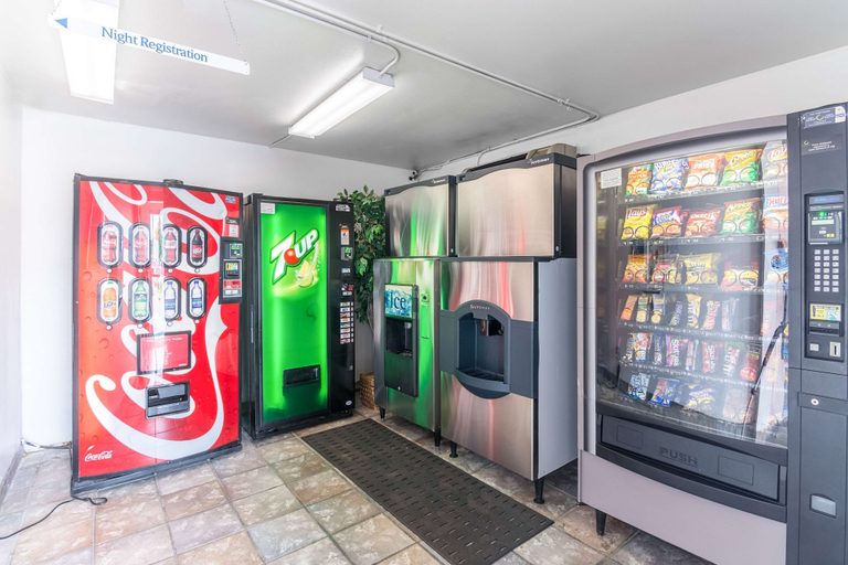 Food & Drinks 5, Motel 6 Pensacola, FL - Airport West, Escambia