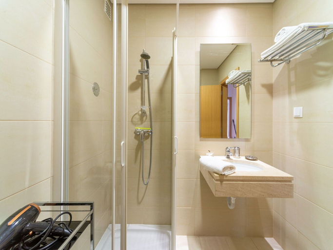 Bathroom 4, An Idyllic Algarve Home by the Water, Olhão