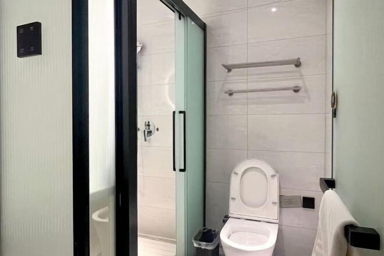 Bathroom 4, Holiday Inn Altay Golden Bridge, Altay