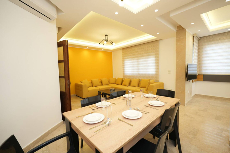 Room 5, The Yellow Apartment Badaro 3 Bdrm 24 7 Electric, Beirut