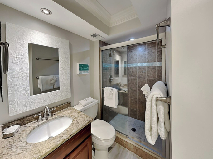 Bathroom 3, Carlos Pointe 611, Lee