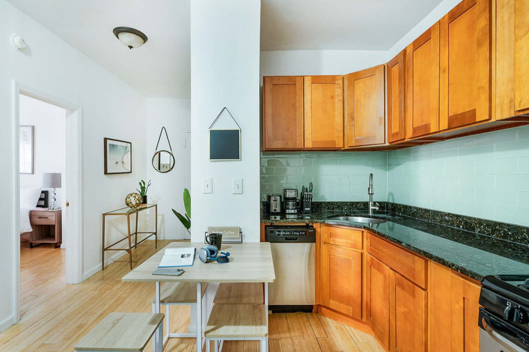 Room 5, 102-1a Best Value 2BR Apt Near Central Park, New York