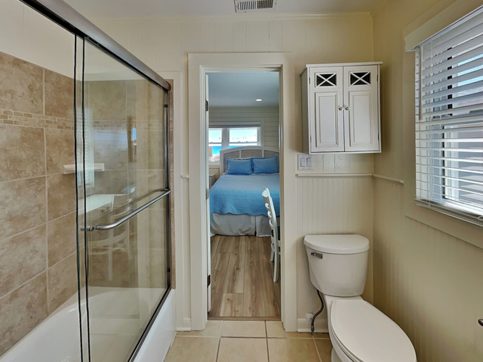 Bathroom 3, A Beach Pearle by Topsail Realty, Pender