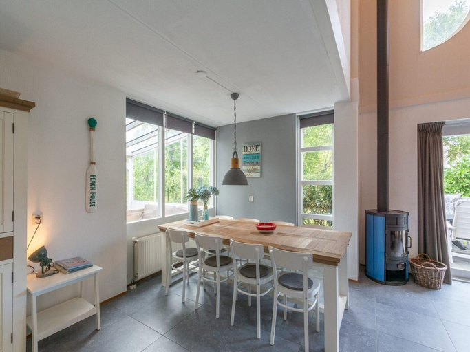 Dining 2, Holiday Home by Beach in Ooghduyne, Den Helder