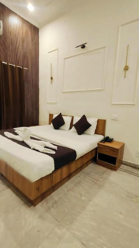 Bedroom 2, Hotel Laxmi Palace, Dehradun
