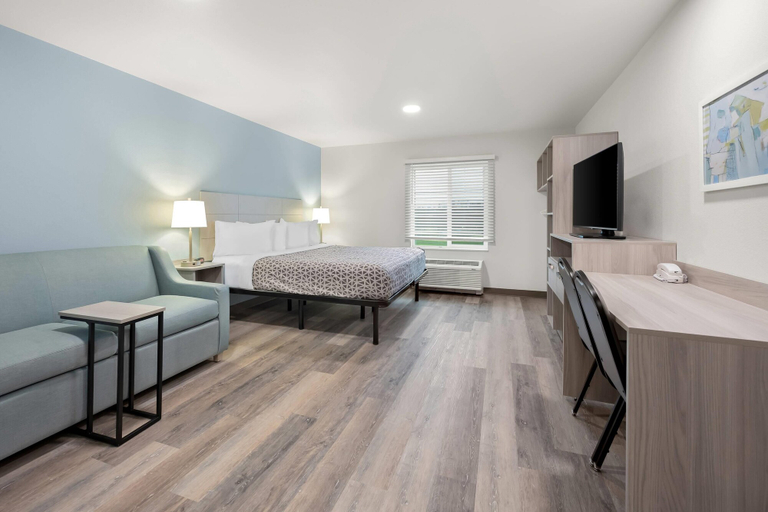 Room 2, WoodSpring Suites Medford near I-5, Jackson