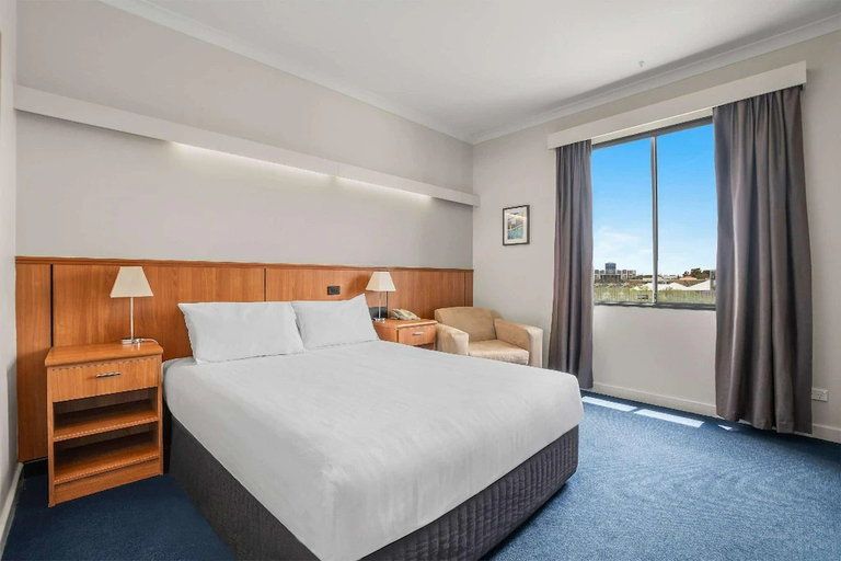 Bedroom 3, Metro Hotel Perth City, Perth