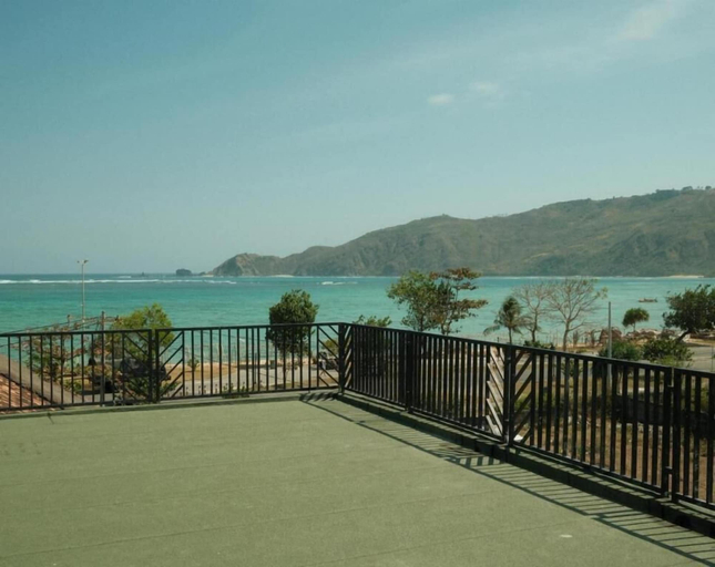 Property grounds, Mar Bella Beachfront Hotel, Lombok