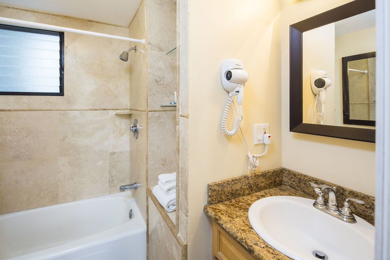 Bathroom 4, Castle at Waikīkī Grand, Honolulu