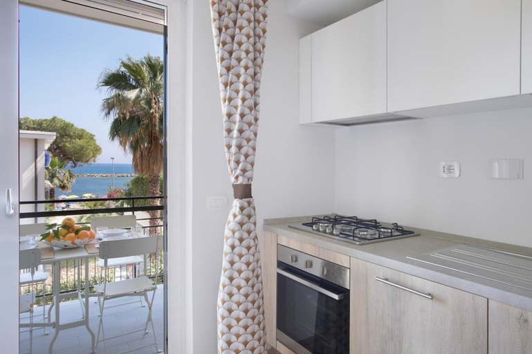 Room 5, Italianway - Cristoforo Colombo 12 INT 5, Imperia
