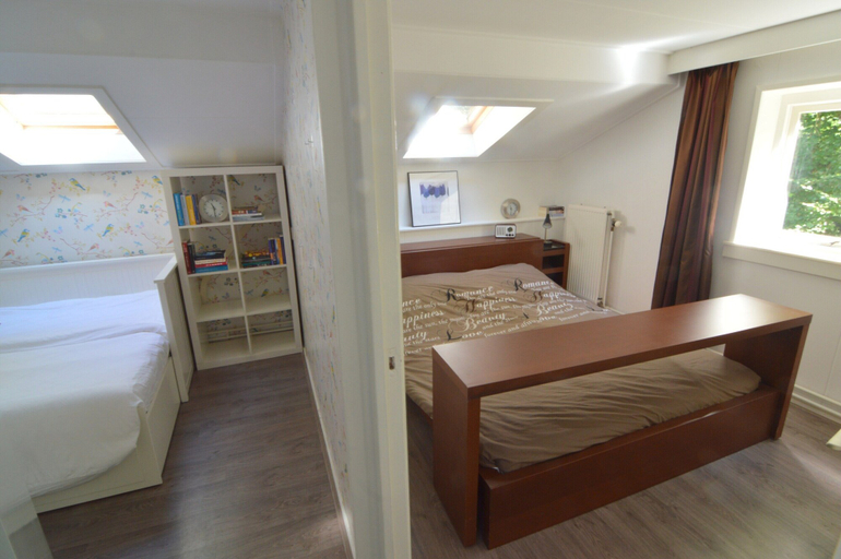 Room 5, Holiday Home in Haaksbergen by Lake, Haaksbergen
