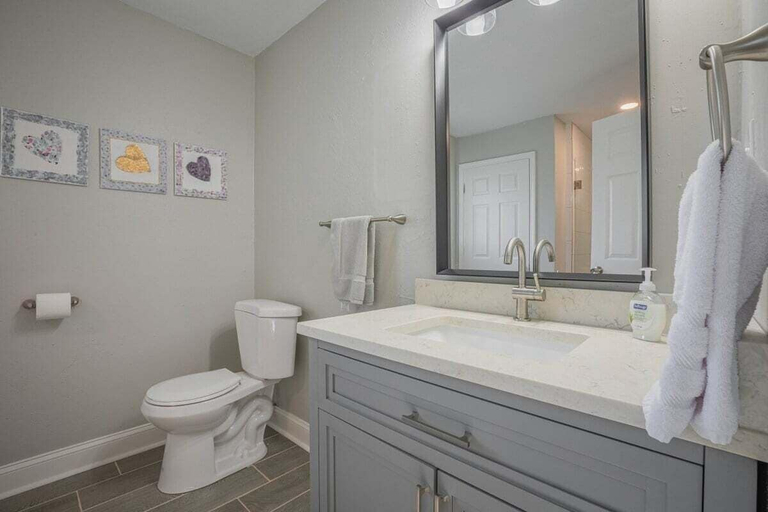 Bathroom 3, Cara's Cottage - 2 Miles From Sanford Stadium, Clarke