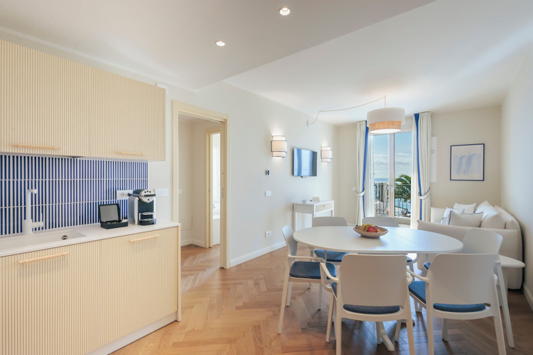 Dining 3, A'mare Luxury Apartments, Savona