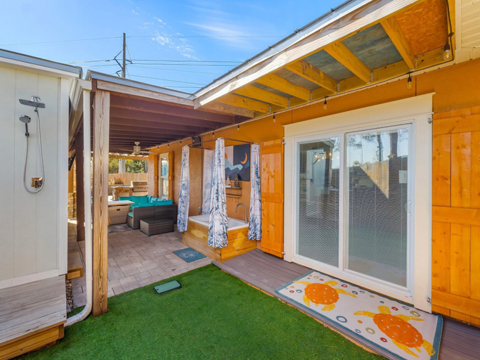 Exterior & Views 2, Orange Crush by Resort Collection, Bay