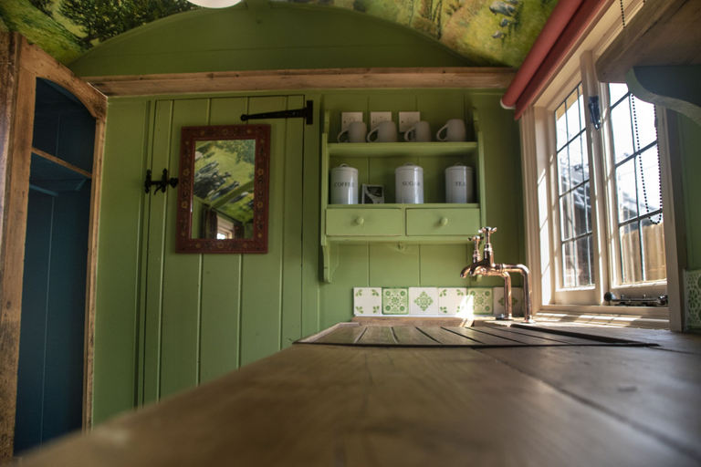 Room 3, Stone Circle Glamping, Wiltshire