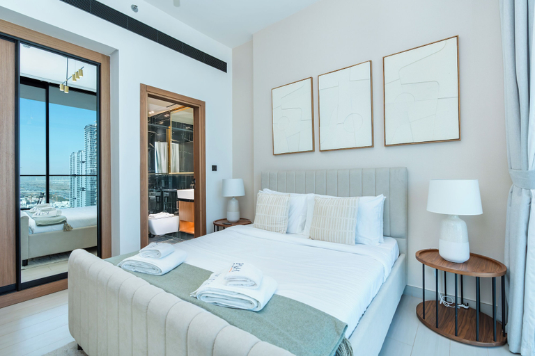 Room 4, PVH - City View 1BR - Binghatti House, Dubai