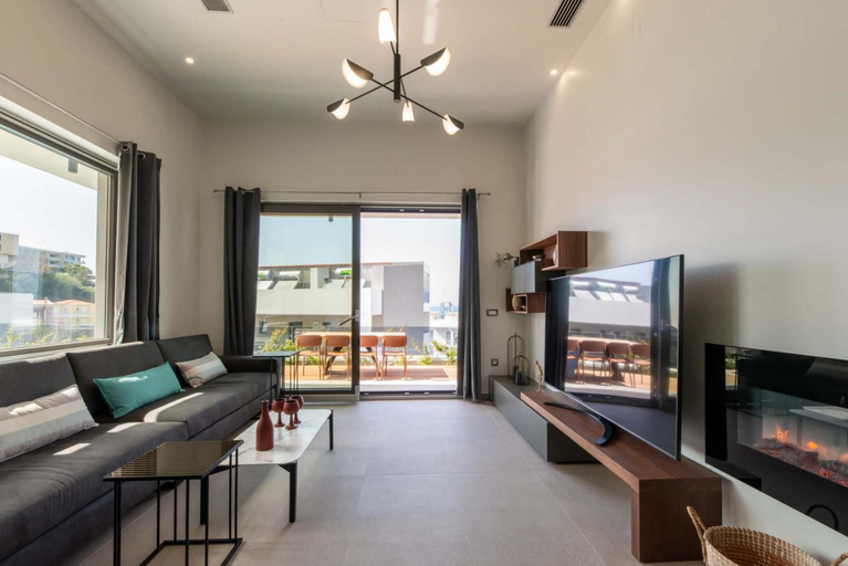Room 5, Lusol Seafront Villa I-free Heated Pool 100m Sea, Crete