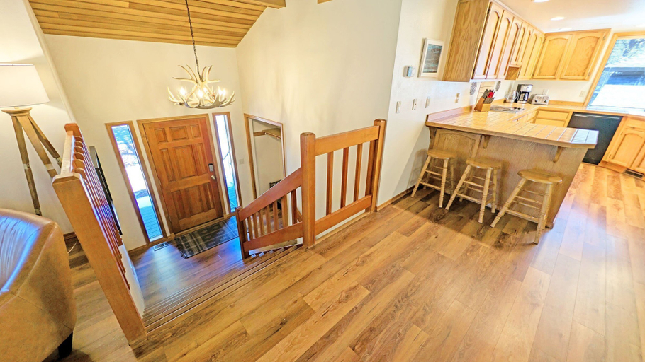 Interior 3, Alpine Hot Tub Retreat With Sharc Access, Deschutes