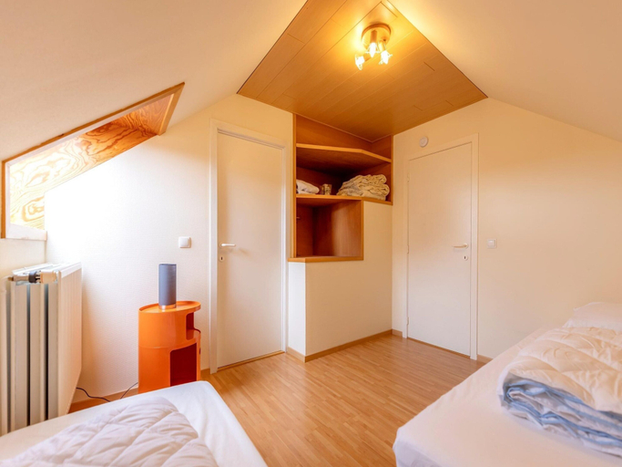 Room 5, Spacious Seaside Villa in Oostduinkerke, West-Vlaanderen