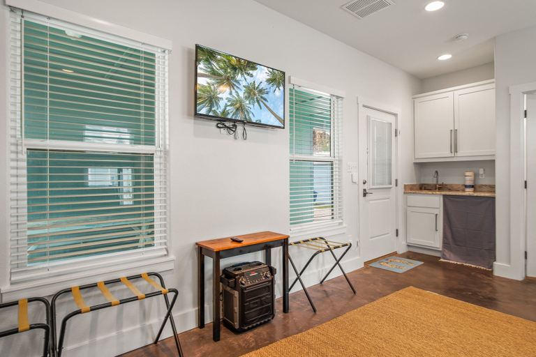 Interior 4, Happy Ours - Next to the Pool!, Nueces