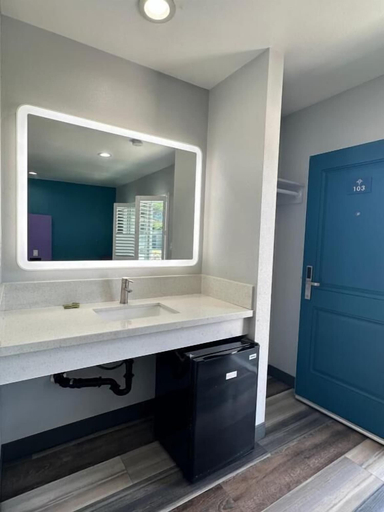 Bathroom 5, Fountain Inn Motel - Alhambra, Los Angeles, Los Angeles