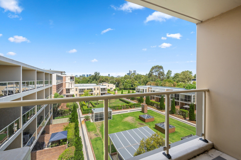 Balcony 3, Silverwater Stay Near Parks and Cafes, Sydney