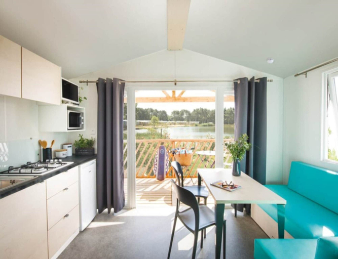 Dining 3, Beach Lodge With Lake View in Ravels, Antwerpen