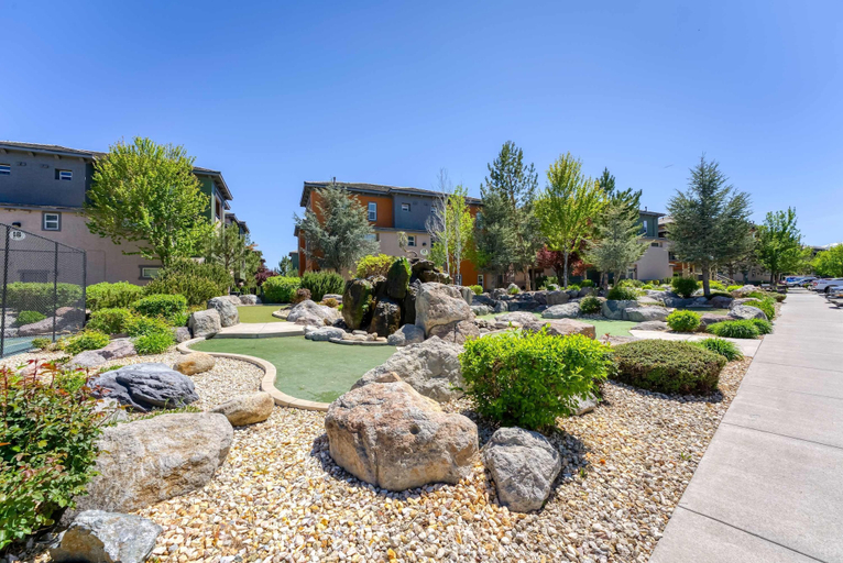 Room 3, Luxury 2BR 2BA Apartment With Pool Gym Theater, Washoe