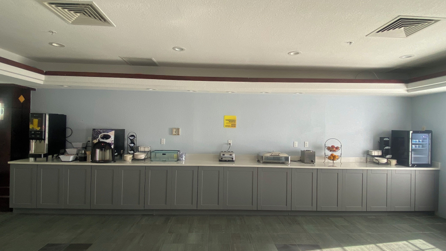 Food & Drinks 5, Days Inn by Wyndham Dodge City, Ford