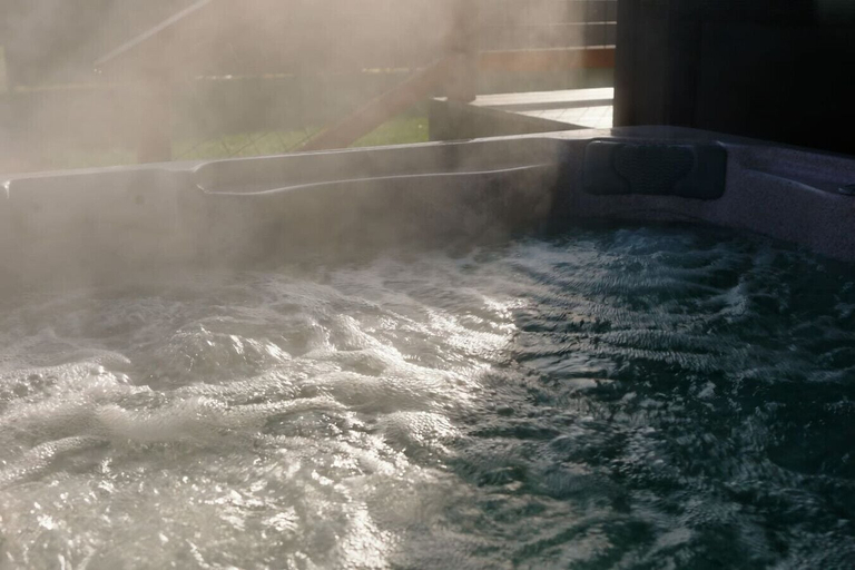 Interior 4, Skyriver Escape Riverfront With Hot Tub, Snohomish