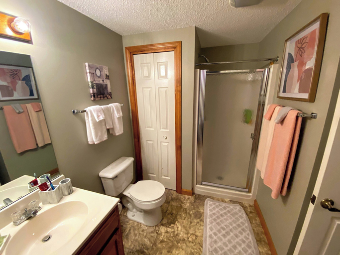 Bathroom 3, Mwp15, Coos