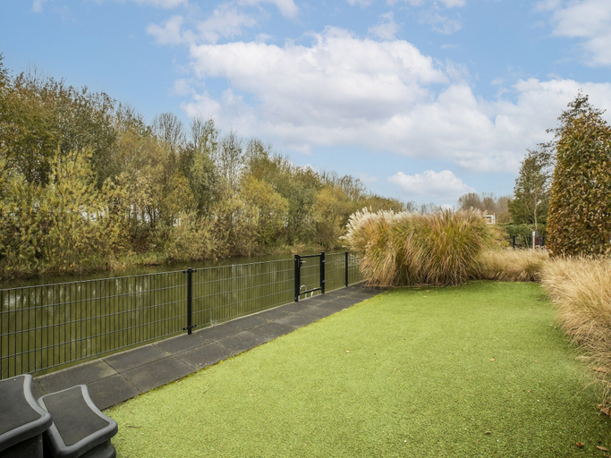 Others 2, Modern Villa in Harderwijk with Hot Tub, Zeewolde