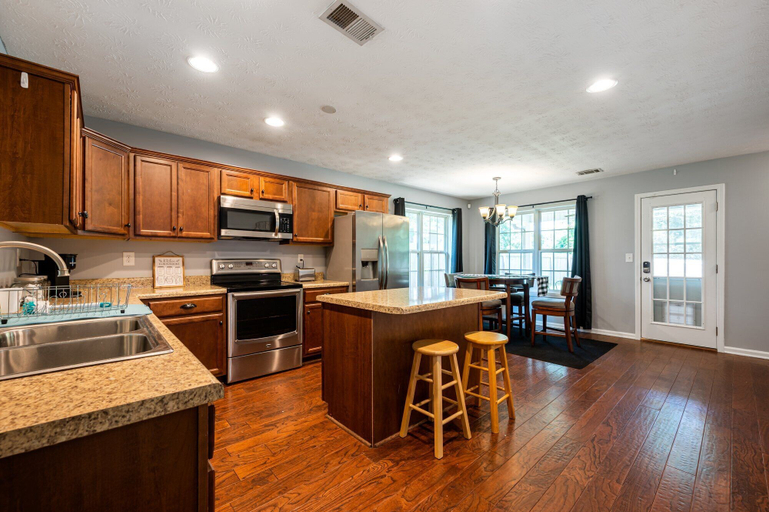 Interior 5, 18 Larkspur Ln Emerson, Bartow