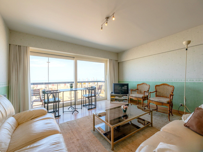 Living room 3, Spacious Pleasant Flat Located on the Seafront, West-Vlaanderen