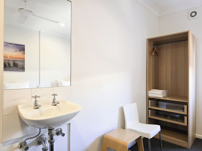 Bathroom 4, Plantation Hotel Coffs Harbour, Coffs Harbour - Pt A