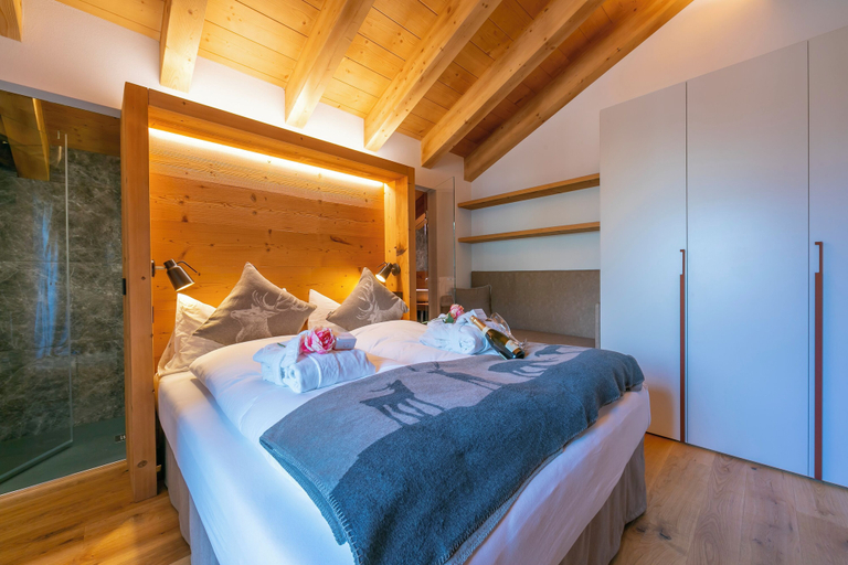 Bedroom 3, Besseghini Apartments, Sondrio