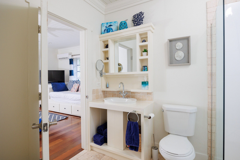 Bathroom 2, One Palm Hill 3 Bedroom Villa