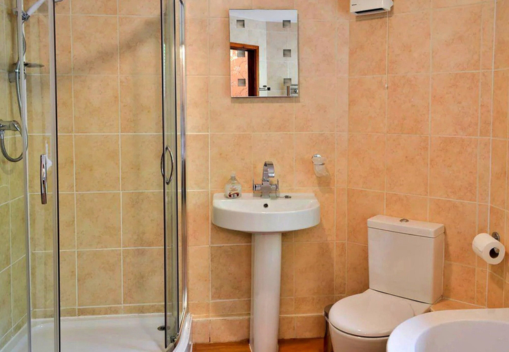 Bathroom 5, Bungalow in Bovey Tracey With Hot Tub, Devon