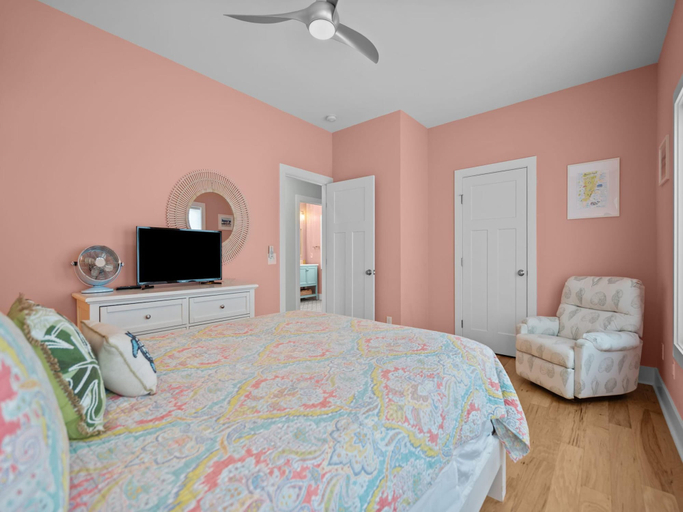 Bedroom 2, Water's Edge by Carolina Retreats, New Hanover