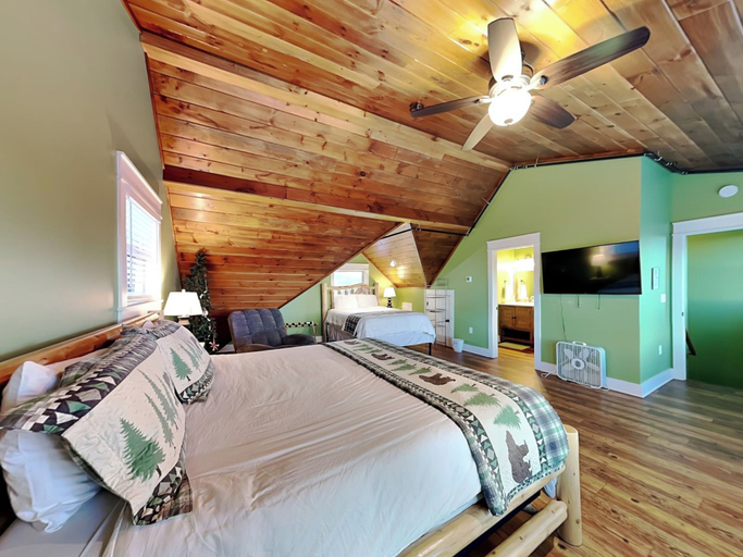 Bedroom 2, 5 Solas Lodge by Jackson Mountain Rentals, Sevier
