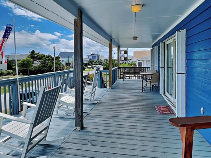 Others 4, Happy Days by Topsail Realty, Pender