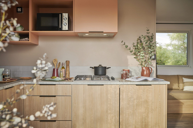Private kitchen 4, Vias Caravan Park Camping for 6, Hérault