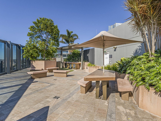 Balcony 3, Stylish 1-bed Apartment in South Brisbane, Brisbane
