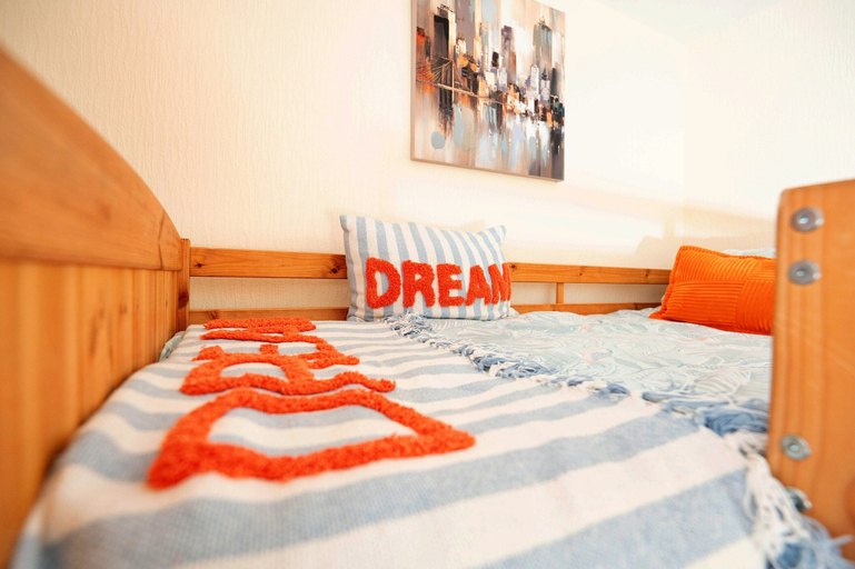 Room 4, Seaside Getaway in Kinmel Bay, No Deposit, Conwy