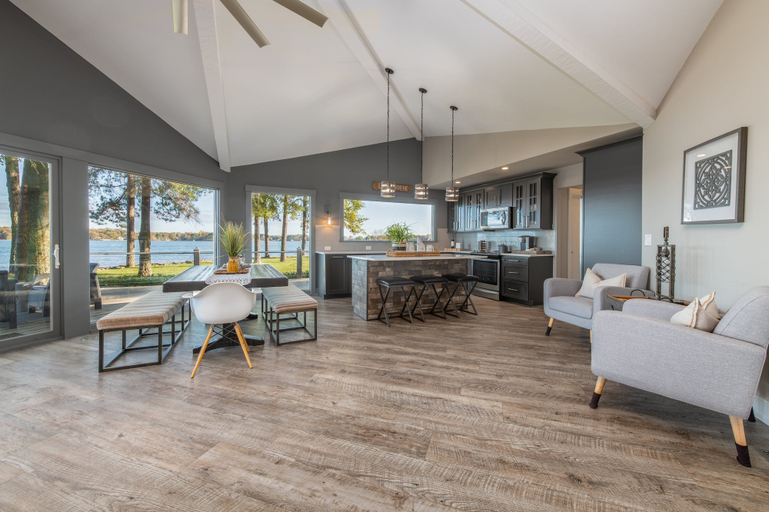 Interior 5, Lake Norman Playaway, Iredell