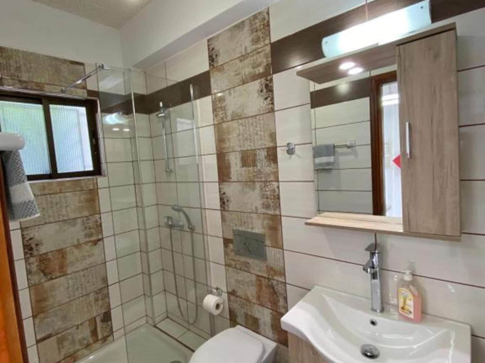 Others 3, Family Apartment in Mpenitses With Terrace, Ionian Islands