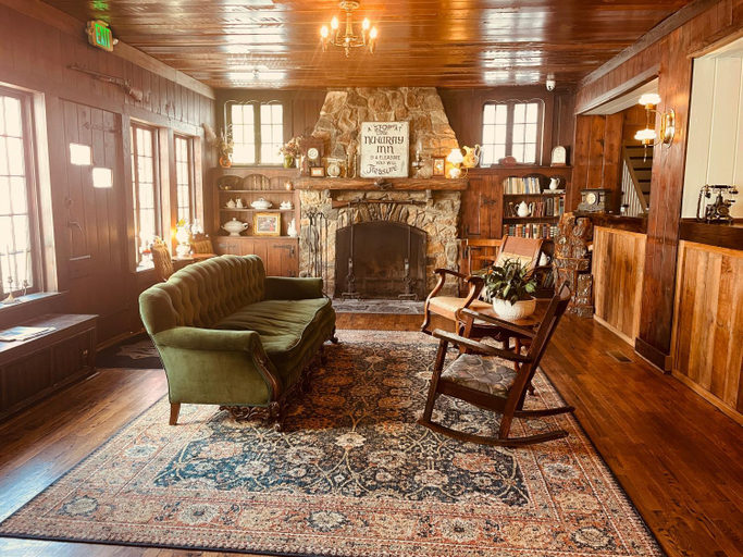 Public Area, The NuWray Hotel & Carriage House, Yancey